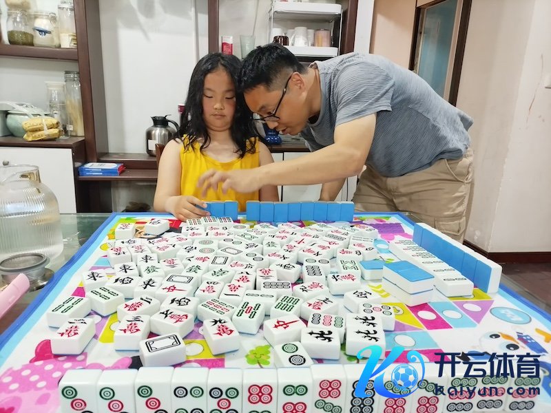 树儿打麻将。